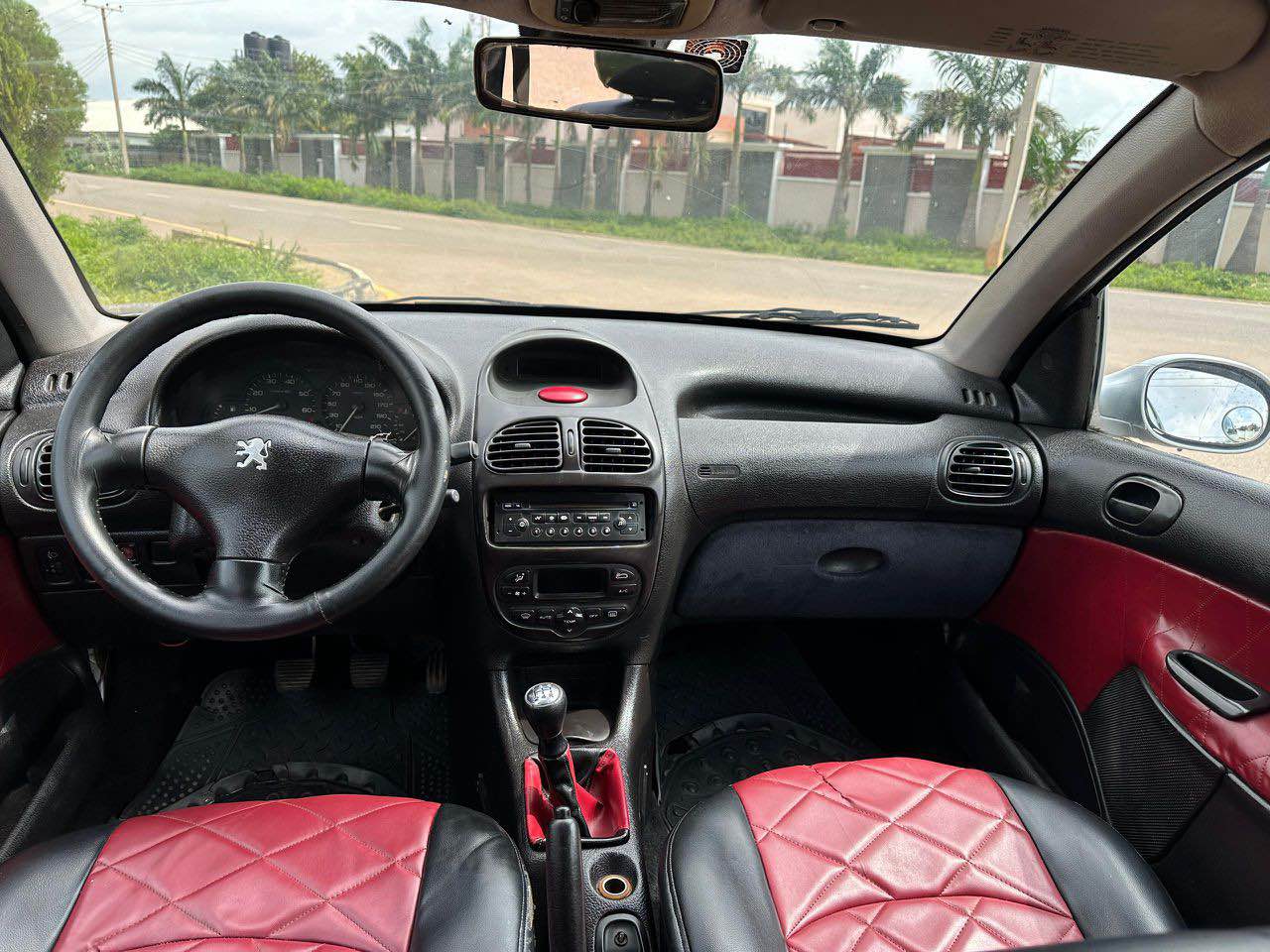 A picture of PEUGEOT 206