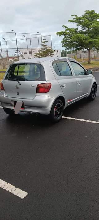A picture of Toyota vitz 99