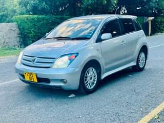 A picture of Toyota ist milion 11 8 Ipo mwanza Automatic Engine safi