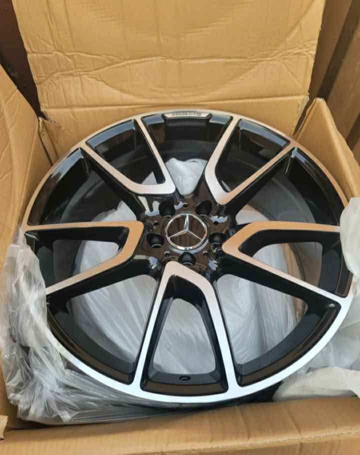 A picture of 20 inches alloy wheels
