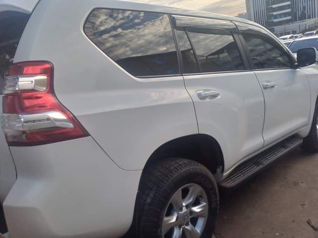 A picture of TOYOTA LAND CRUISER