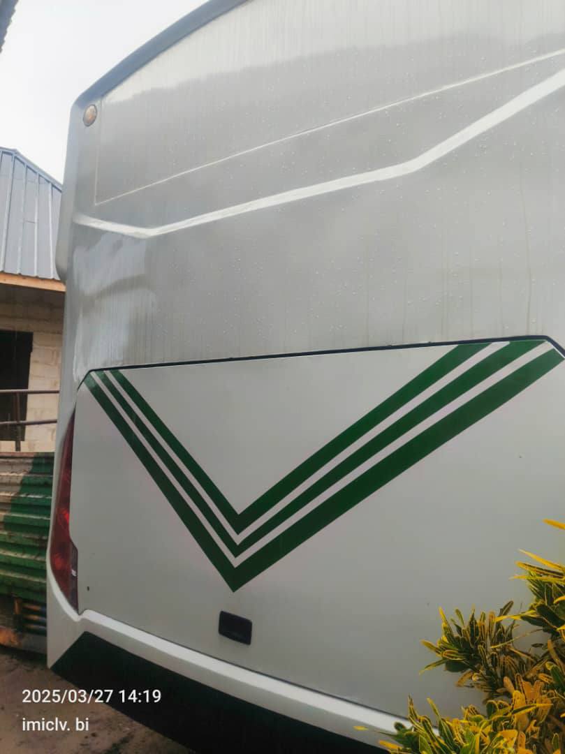 A picture of Tata bus kwa mil.90 tu