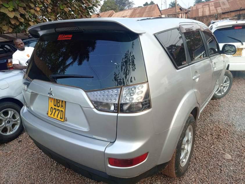 A picture of Outlander 18 5m CALL 0 7 5 9 6 5