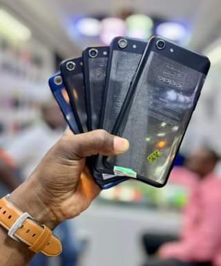 A picture of OPPO A83 GB128 RAM6 BEI 120 000 Tsh Free charge