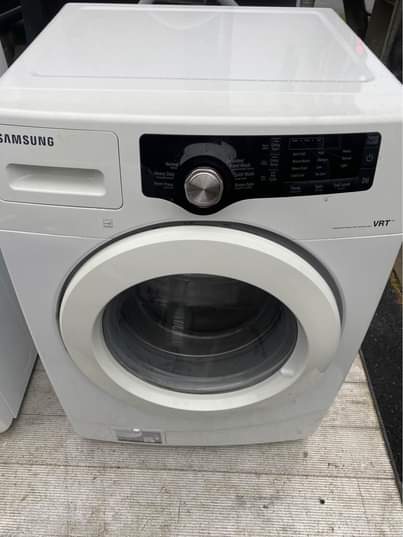 A picture of Washing machine and dryer samsung 