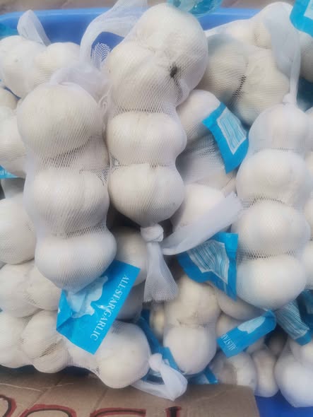 A picture of Passon fruits Garlic snow white Garlic Ginger for sale at