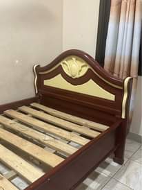 A picture of Bed 4 x 6 without mattress