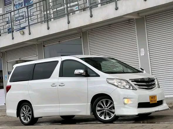 A picture of TOYOTA ALPHARD