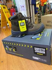 A picture of Safety boots safety shoes heavy duty 