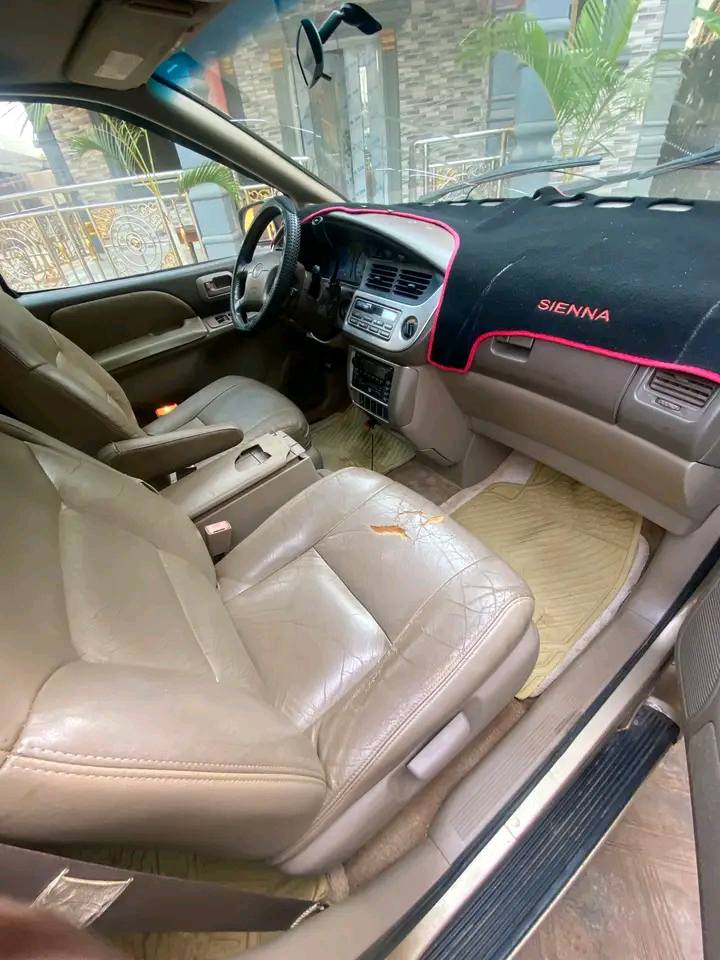 A picture of Used 2006 Toyota sienna