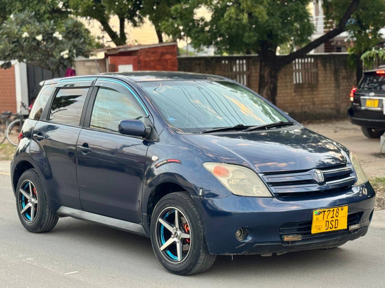 A picture of TOYOTA IST