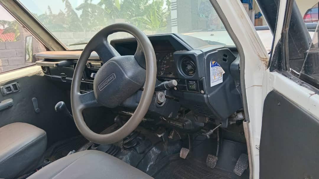 A picture of TOYOTA LAND CRUISER HADTOP 1HZ