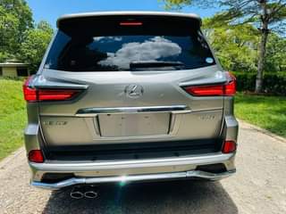 A picture of LEXUS LX570 0785672221
