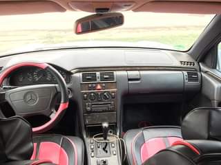 A picture of Classic Mercedes E280 Avant garde