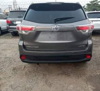 A picture of Distress sale Foreign used Toyota Highlander Limited Edition 2015 model