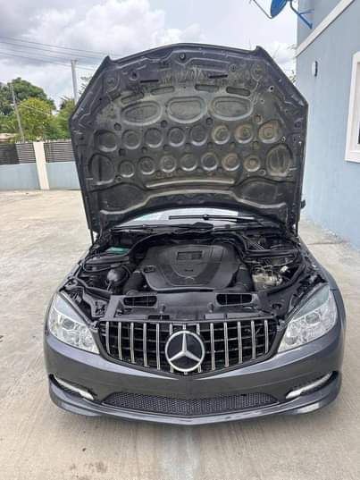 A picture of Car Has No Engine 2010 C300 Benz First Body Price