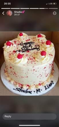 A picture of Flowers and cakes 0703071335