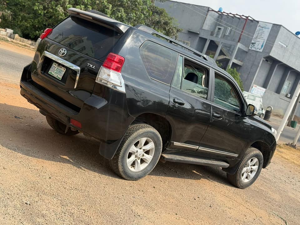 A picture of Distress 2013 Toyota Prado Belgium standard everything is intact location