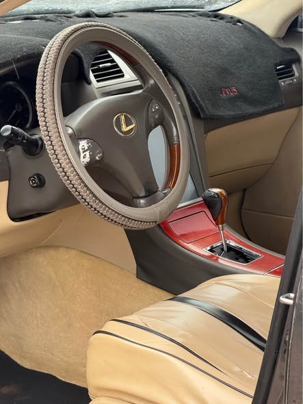 A picture of Lexus Es350