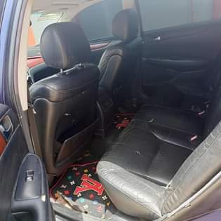 A picture of Very clean in and out Lexus ES 330