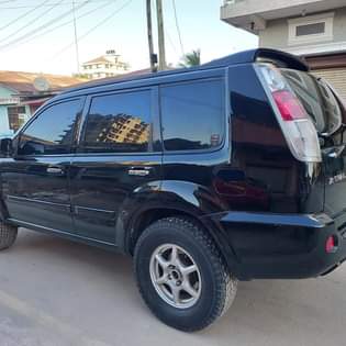 A picture of Nissan xtrail 2008 kali sana ndani mpya nje mpya cc