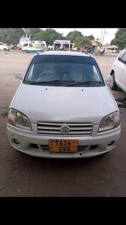 A picture of SUZUK SWIFT NZURII BEI 3 MIL kwa MWENYEWE Njoo na