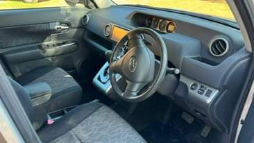 A picture of 2010 Toyota rumion 2010