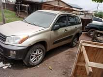 A picture of 2004 ravf4 painted on first body engine and gear AC