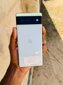 A picture of Google pixel 6 Bado mpya ila inasumbua touch Iko slow