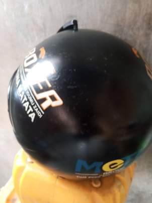 A picture of HELMENT YA BOXER INAUZWA BEI ELFU 13000 TU 0677273022