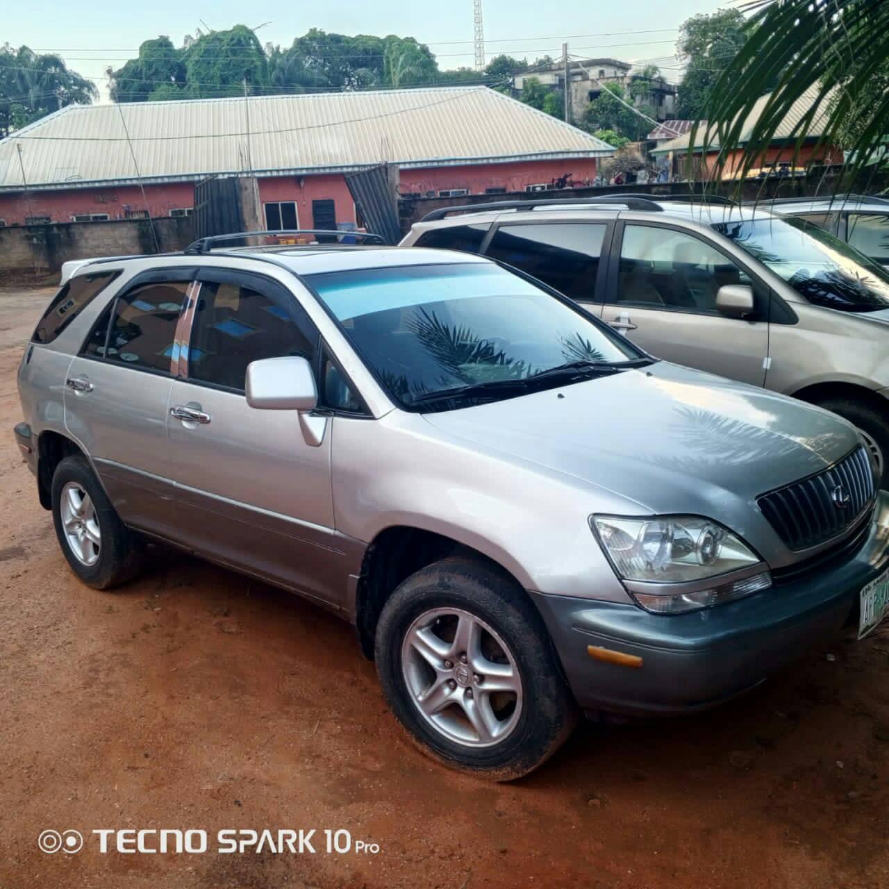 A picture of Lexus RX300