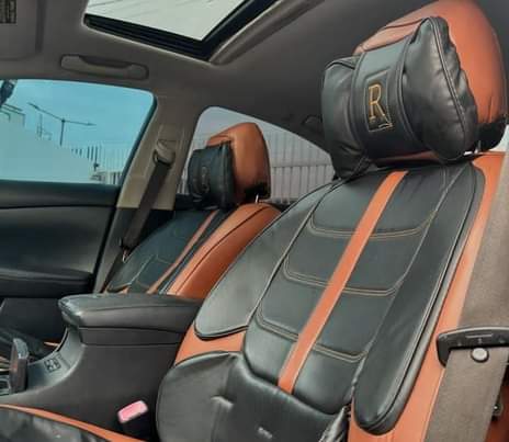 A picture of  2008 2010 Lexus ES350 Tesla infotainment system Moon roof
