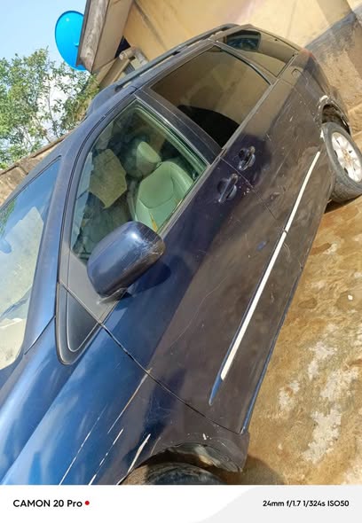 A picture of AWOOF DEAL TOYOTA SIENNA FIRST BODY Hot distress sale owner