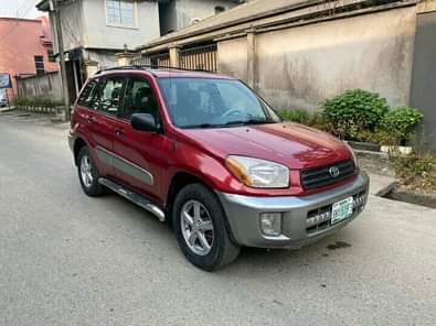 A picture of Extremely clean TOYOTA RAV4 2005 Belgium grade First body Engine