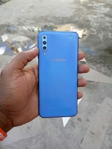 A picture of SAMSUNG A70