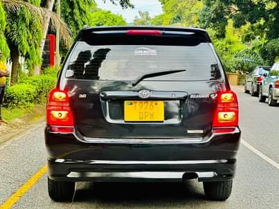 A picture of TOYOTA KLUGGER GOOD NEW FOR SELL 17M OR EXCHANGE SO