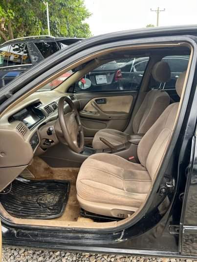 A picture of Distress Toyota Camry 2000 with just ac issue price 1