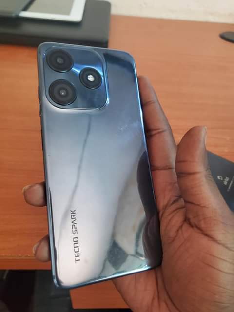 A picture of Nice looking original spark 10 of 6gb ram and 128gb