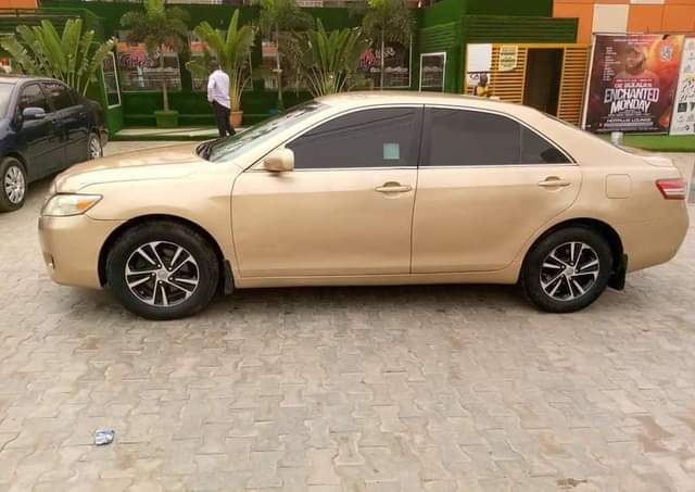 A picture of Distress Distress Just like direct Belgium Toyota Camry 2010 model