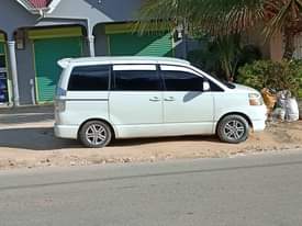 A picture of TOYOTA NOAH inauzwa Milion 10 tuu