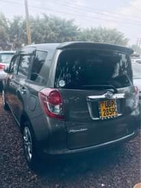 A picture of Toyota Ractis 2008