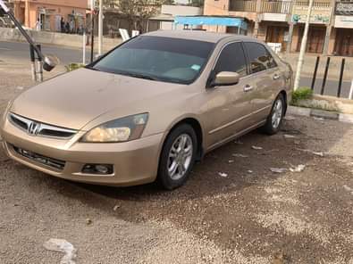 A picture of Distress sales Honda Accord 2007model Belgium standard 4plugs engine Fabric