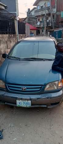 A picture of Toyota sienna