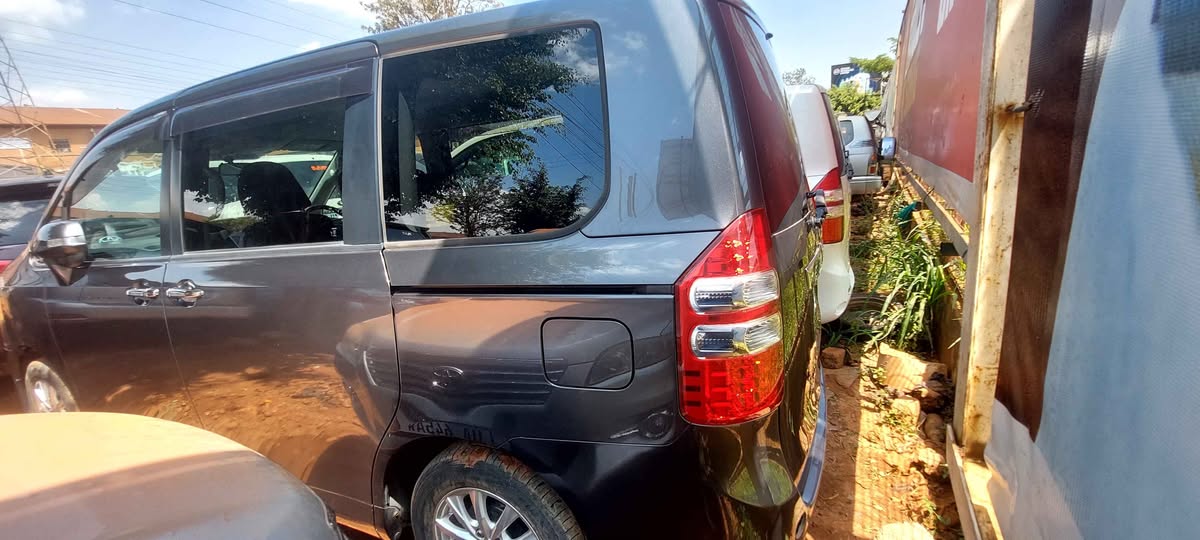 A picture of Noah 2011 model for sale price 45m for contact 0708585050