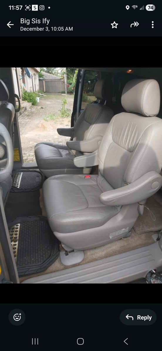 A picture of 2008 Toyota sienna