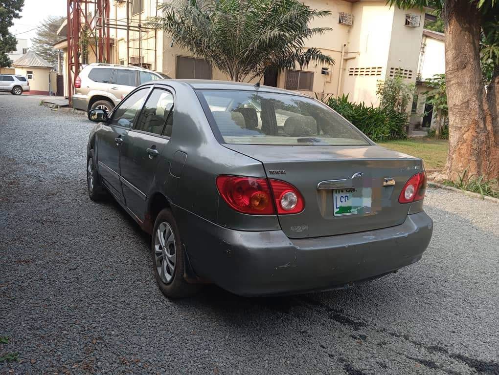 A picture of TOYOTA COROLLA 