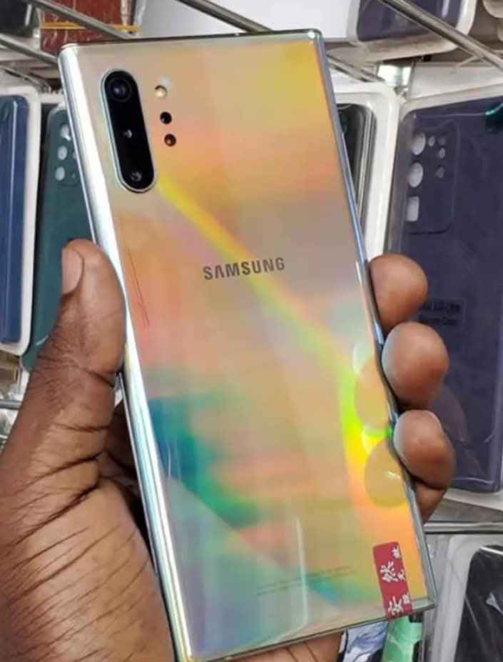 A picture of Samsung galaxy note 10plus. Clean no dots 400k.0704008627