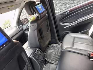 A picture of Mercedes Benz GL550 2009