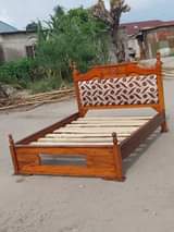 A picture of NAUza kitanda 5 6 mbao ngum Bei 145 tu nipgie