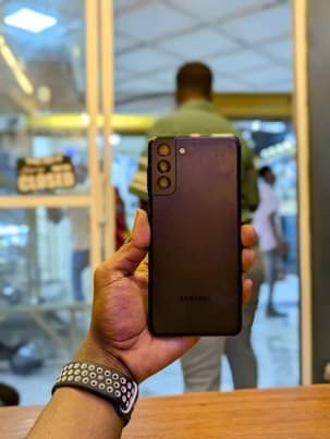 A picture of Samsung S21 Plus